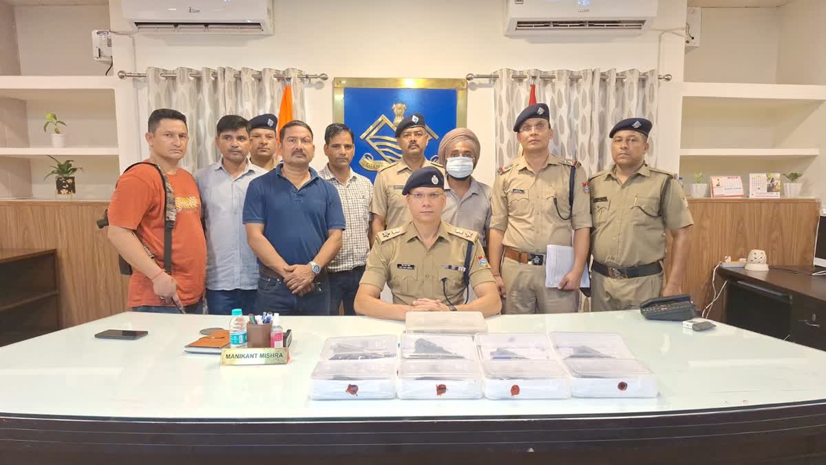 शिकंजा: पुलिस ने 8 ऑटोमैटिक पिस्टल्स के साथ दबोचा हथियार तस्कर