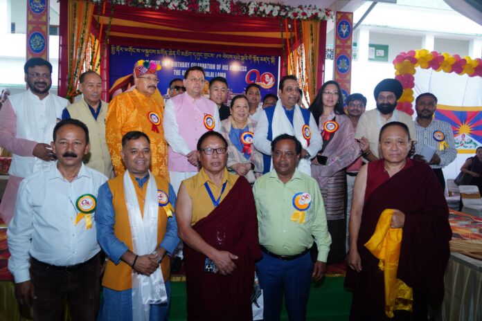 बधाई: दलाई लामा के 90वें जन्मदिवस पर आयोजित कार्यक्रम में पहुंचे सीएम धामी