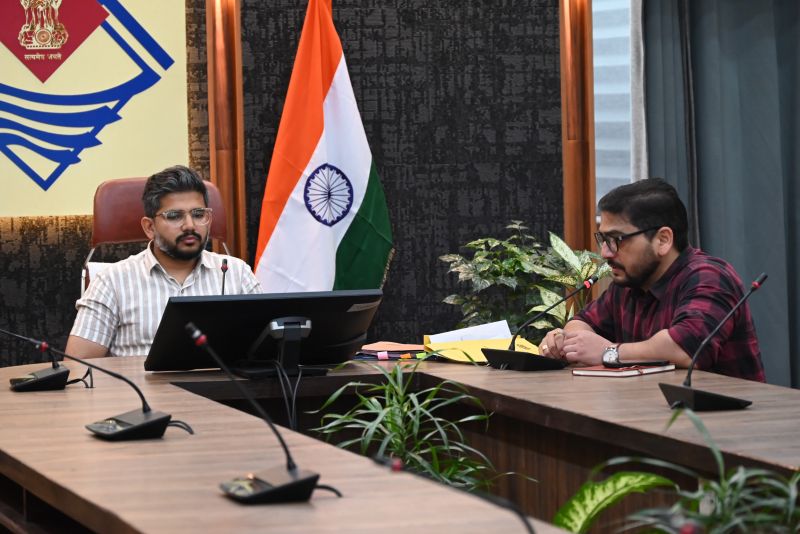 तैयारी: त्रिस्तरीय पंचायत चुनाव को लेकर कार्मिकों का हुआ पहला रेन्डमाइजेशन