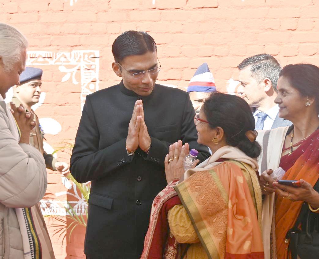 इंसाफ़: संतान के सताए बुजुर्ग दम्पति पहुंचे डीएम न्यायालय, पहली सुनवाई में ही मिल गया न्याय