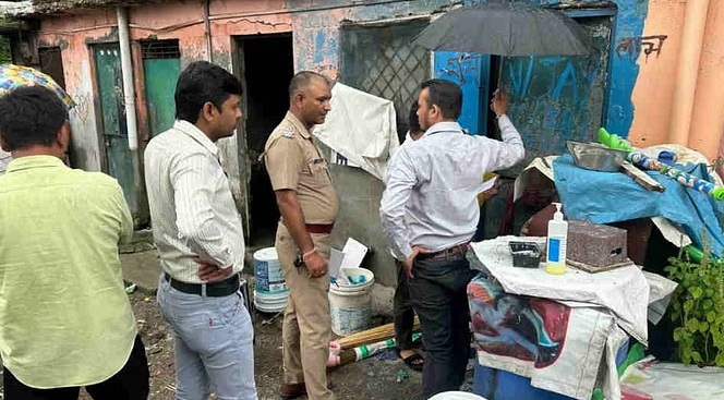 घर में घरेलू गैस सिलिंडर के फटने से पांच लोग झुलसे
