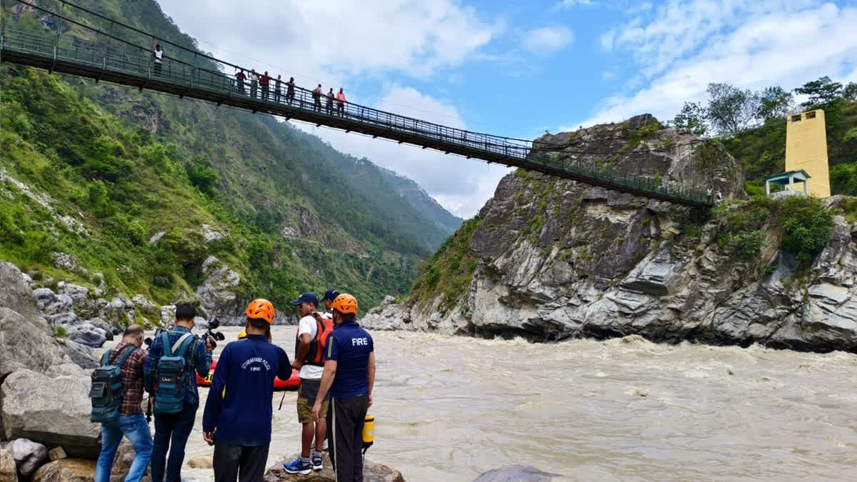 बस हादसाः एक और शव हुआ बरामद,मृतकों की संख्या सात पहुंची