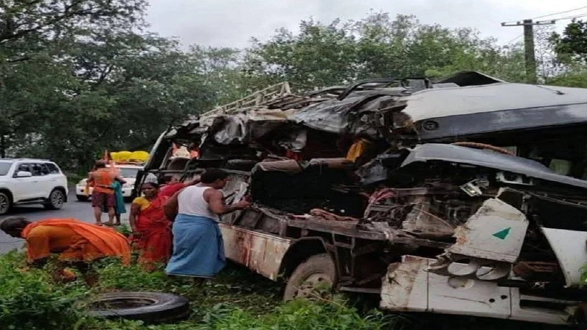 बड़ी ख़बर:  बस व ट्रक में हो गई जबरदस्त भिड़ंत, 8 कावड़ियों की मौत, 20 घायल