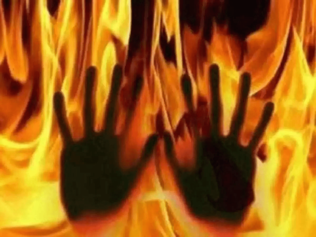 ब्रेकिंग न्यूज: ट्रक और ट्रोले की भीषण टक्कर से लगी आग, दो लोगों की दर्दनाक मौत