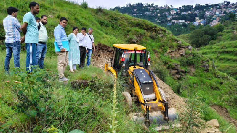 एक्शन: अवैध खनन पर प्रशासन ने की कार्यवाही, जेसीबी की सीज