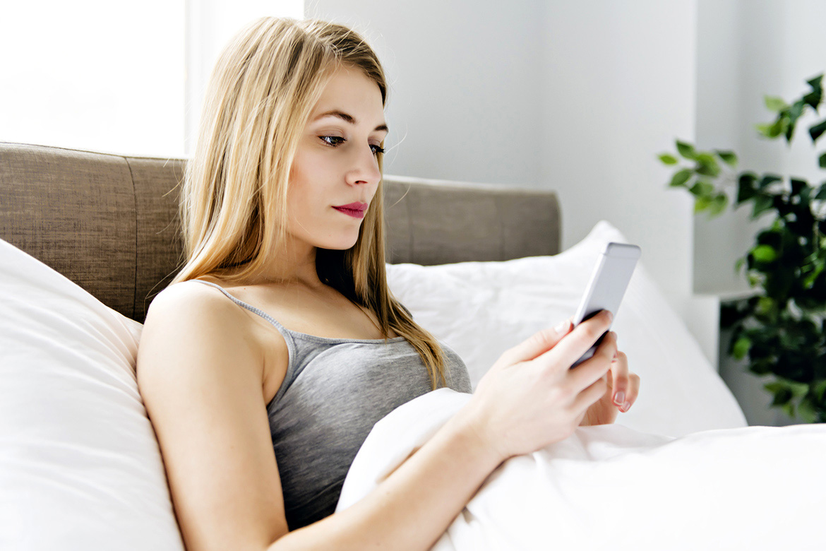 हैल्थ टिप्स: सोने से पहले फोन का उपयोग करना छोड़ दें, इससे मिल सकते हैं कई लाभ