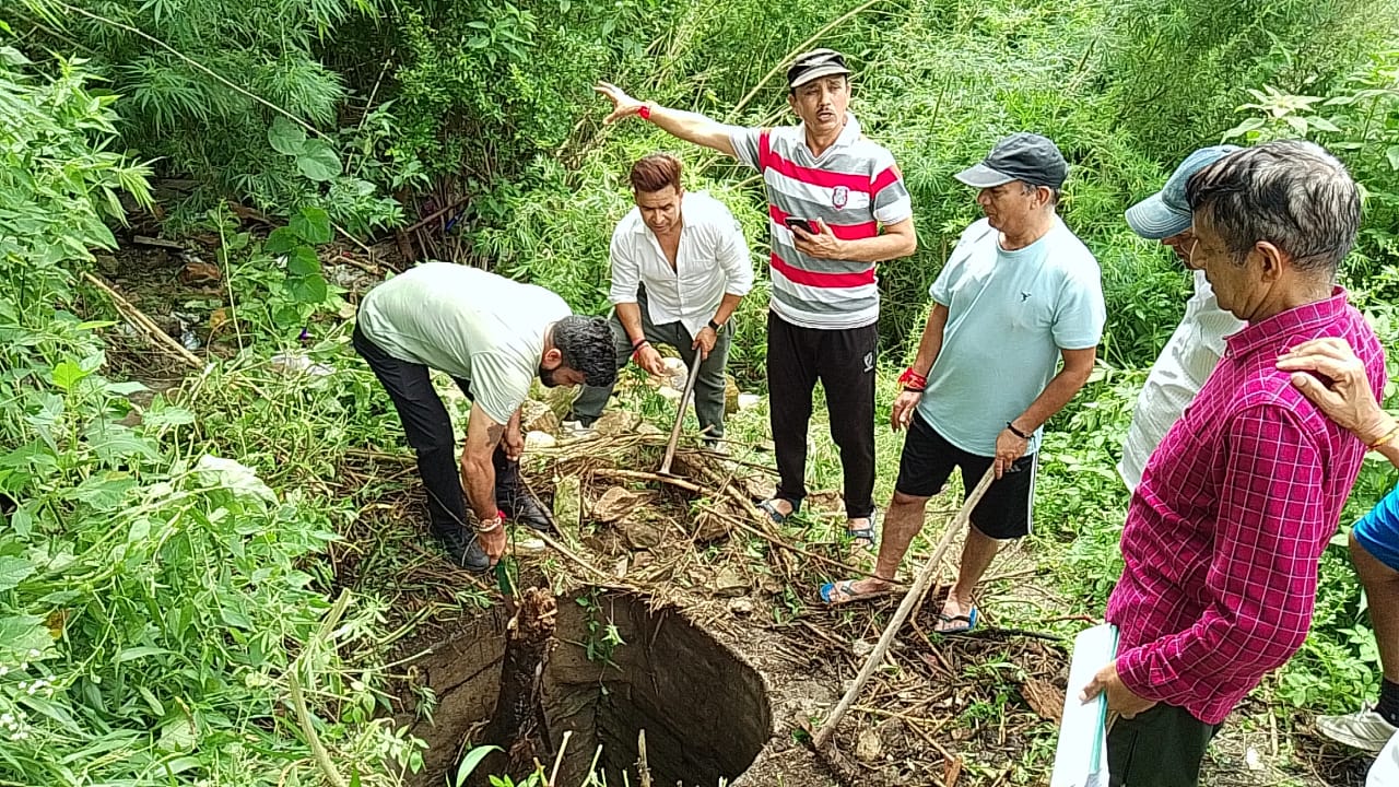 दुर्दशा: 150 साल पुराना ऐतिहासिक कुआँ संकट में, प्रशासन से लगाई संरक्षण की गुहार