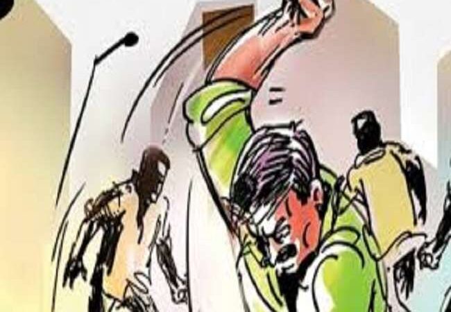 बेख़ौफ़: बेस चिकित्सालय अल्मोड़ा में नशेड़ियों का उत्पात, सुरक्षा कर्मियों से मारपीट