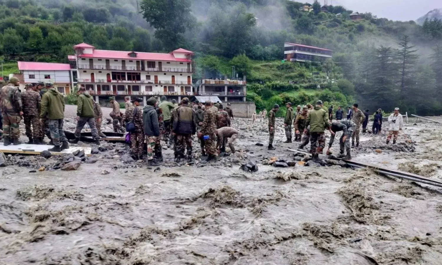 तबाही: धराली में सेना के 7 जवान और एक जेसीओ लापता, 40 मजदूरों की तलाश जारी