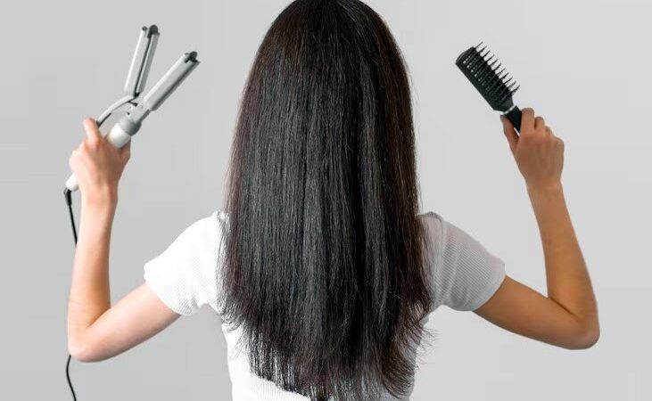 देखभाल: फ्लैट आयरन बनाम स्ट्रेटनिंग ब्रश: कौन-सा हेयर स्ट्रेटनर आपके लिए है बेहतर?