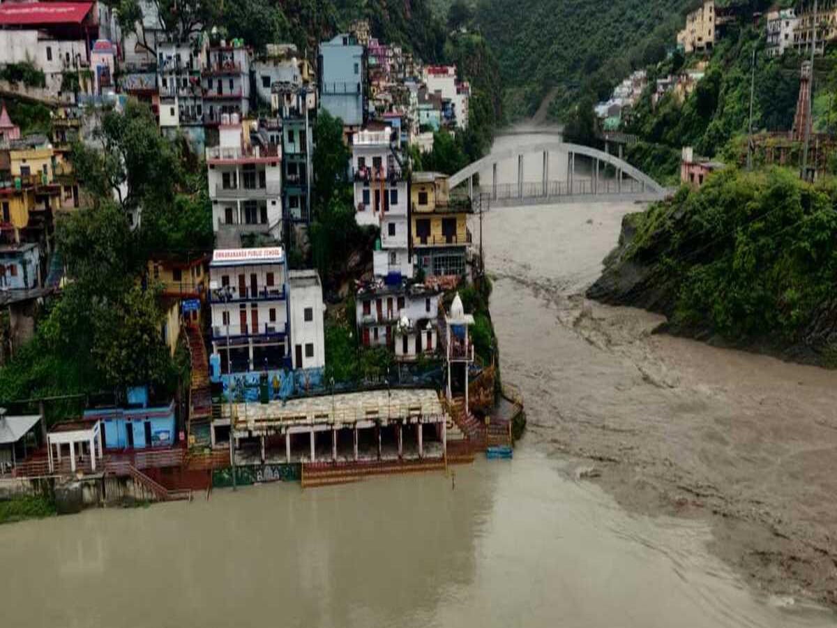 उफ़ान: खतरे के निशान तक पहुंचा  देवप्रयाग में भागीरथी व अलकनंदा नदियों का जलस्तर