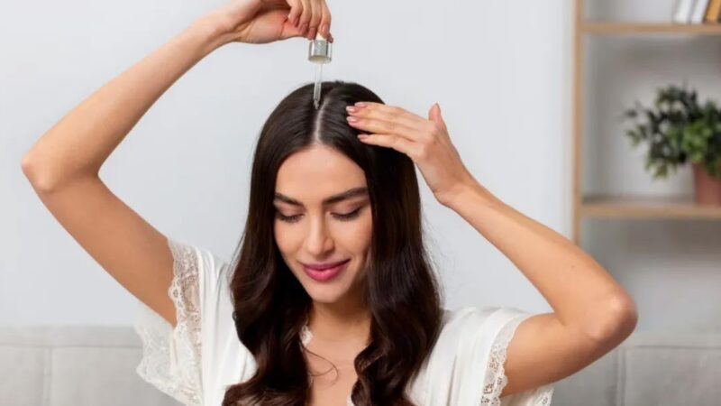 घरेलू नुस्खे: चमकदार-घने बालों के लिए महंगे-महंगे हेयर ट्रीटमेंट्स की जरूरत नहीं, घर पर ऐसे बनाएं सीरम