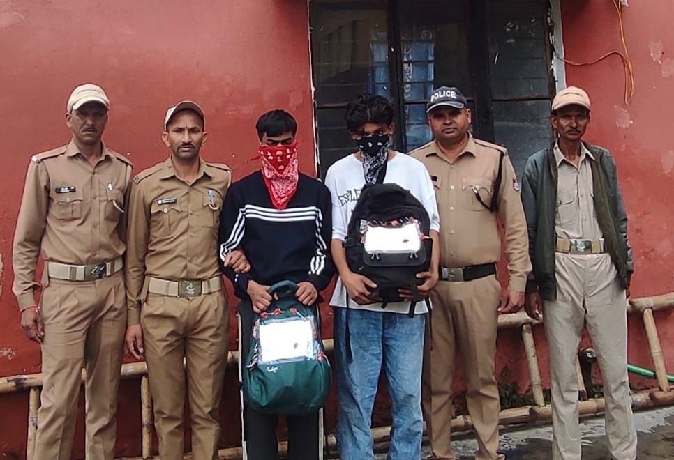 शिकंजा: नशा तस्करी के खिलाफ पुलिस की सफलता,आधा किलो चरस के साथ 02 युवक गिरफ्तार