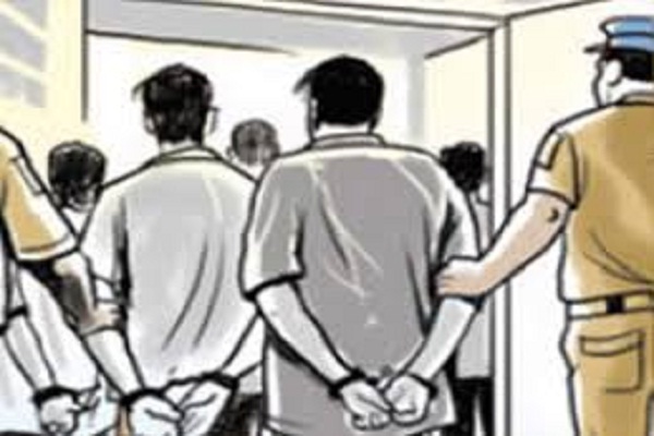 कामयाबी: पुलिस ने किया बंद घर में हुई चोरी का खुलासा , तीन आरोपी  गिरफ्तार