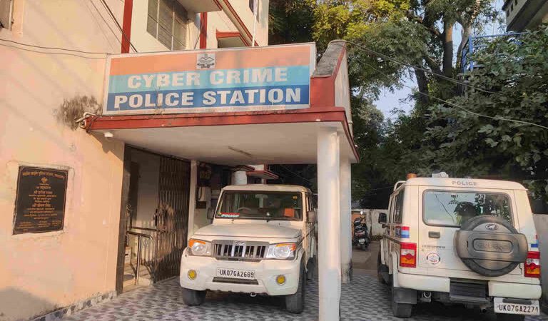 सराहनीय: 14 लाख रुपये की ठगी का शिकार हुआ शख़्स , साइबर पुलिस ने दिलाए पैसे वापस