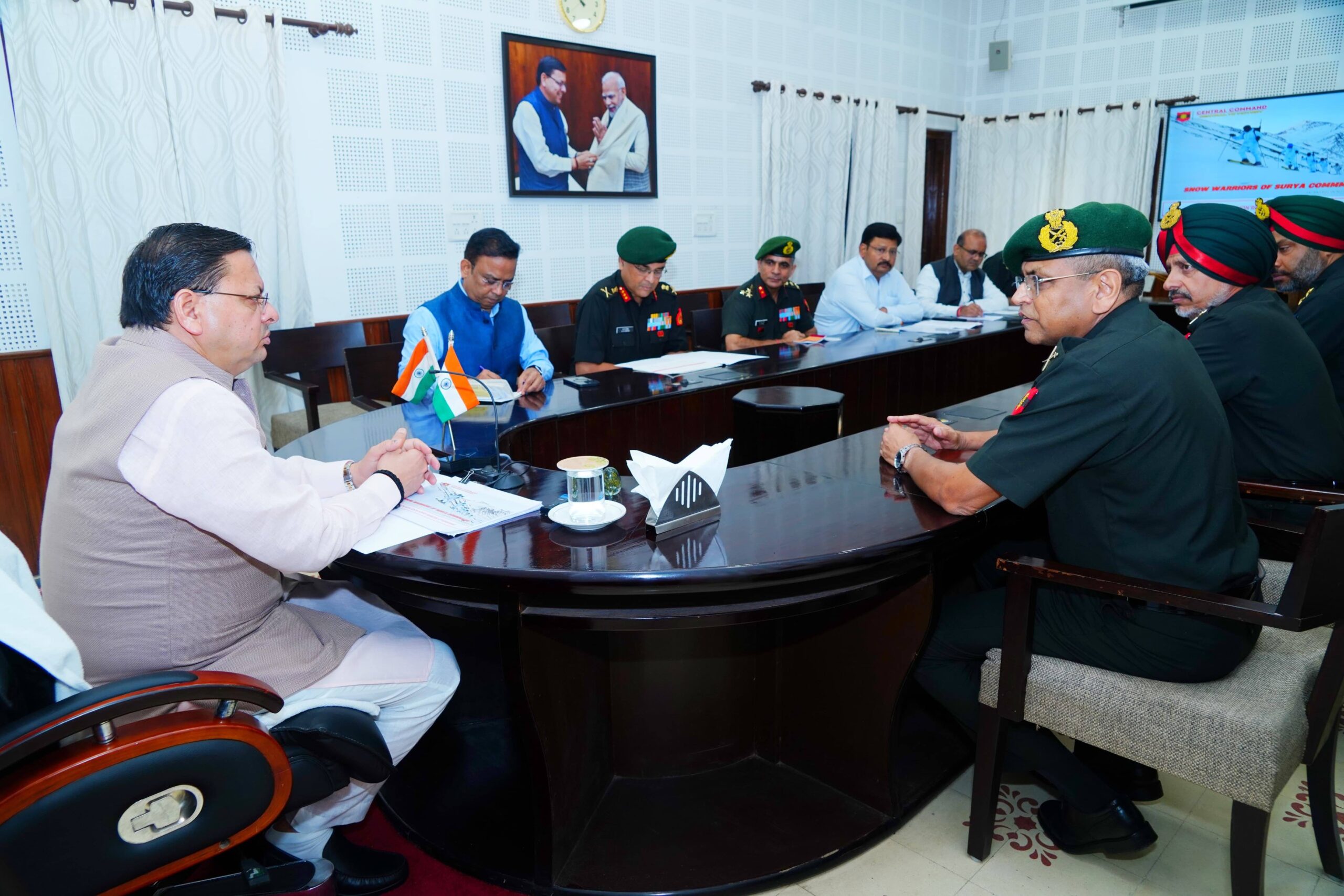 राज-काज:सीएम धामी से मिले मध्य कमान के जनरल ऑफिसर कमांडिंग-इन-चीफ