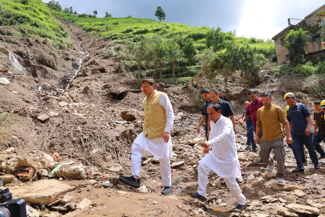 ग्राउंड जीरो: कैबिनेट मंत्री डॉ. धन सिंह रावत ने सीएम धामी के साथ किया आपदाग्रस्त क्षेत्र का दौरा