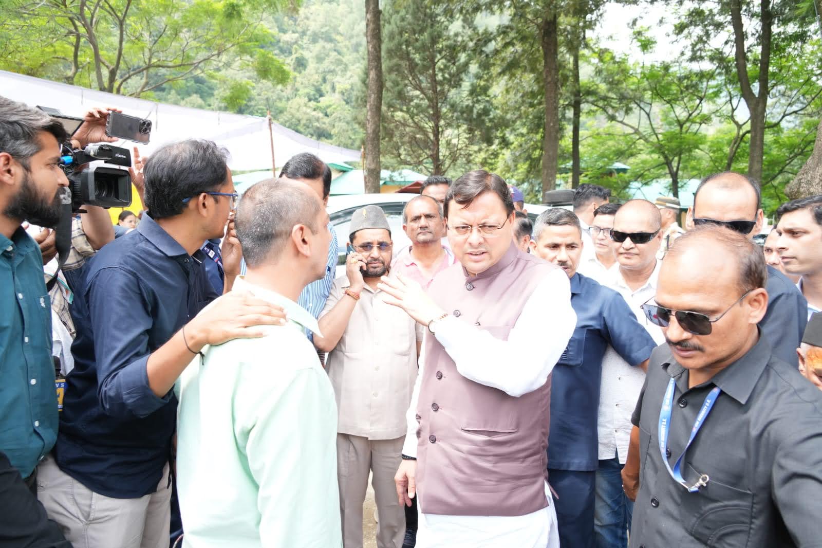 धराली आपदा: मुख्यमंत्री पुष्कर सिंह धामी स्वयं कर रहे निगरानी और निर्देशन