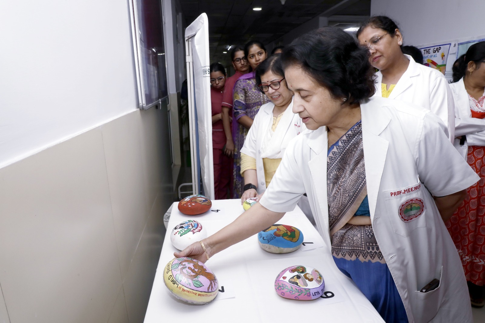 एम्स: विश्व स्तनपान सप्ताह के तहत क्विज, पोस्टर, स्टोन पेंटिंग कंप्टीशन का आयोजन