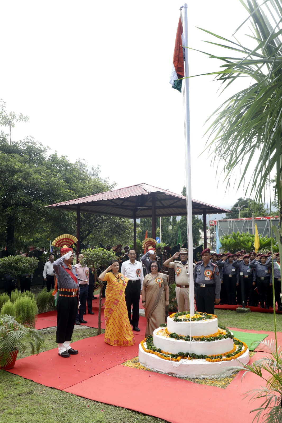 एम्स: स्वतंत्रता दिवस समारोह में कार्यकारी निदेशक प्रोफेसर डॉ. मीनू सिंह ने किया झंडारोहण