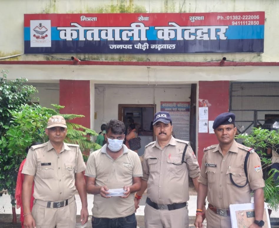 शातिर:फेसबुक फ्रेंडशिप से शुरू हुआ ठगी का खेल,नकली फौजी ने युवती से ठग लिए सवा लाख रुपए