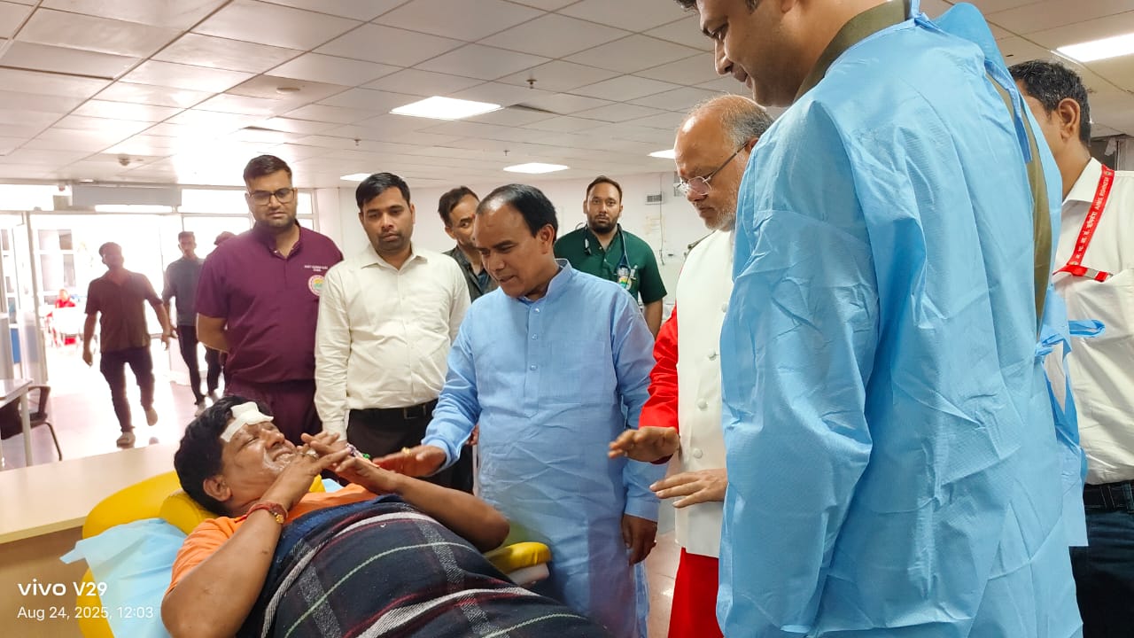राज-काज: स्वास्थ्य मंत्री डॉ धन सिंह रावत ने जाना थराली आपदा के घायलों का हालचाल