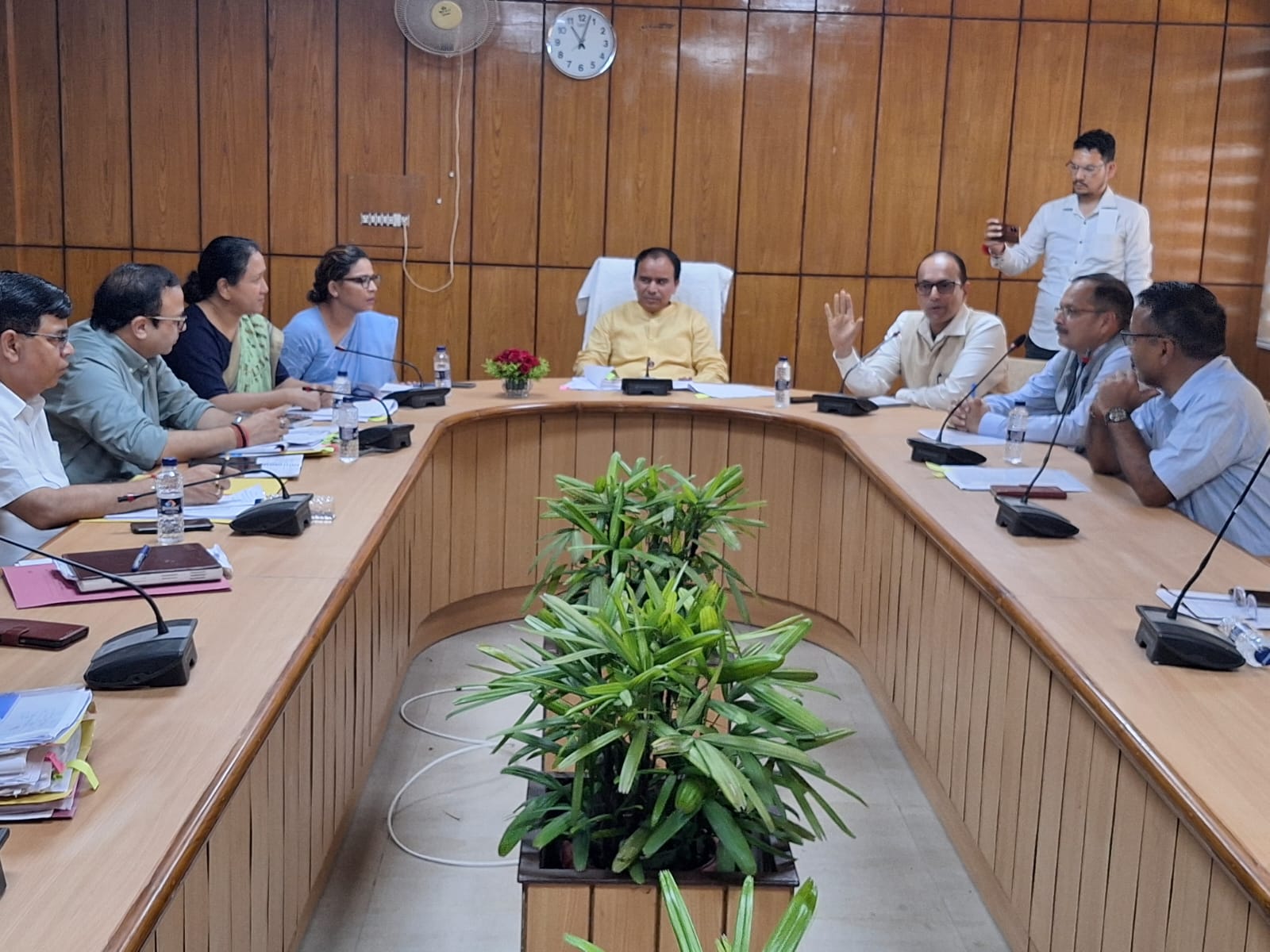 राहत: शिक्षकों को मिलेगा अंतरिम प्रमोशन का लाभ, शिक्षा मंत्री डॉ. धन सिंह रावत का ऐलान