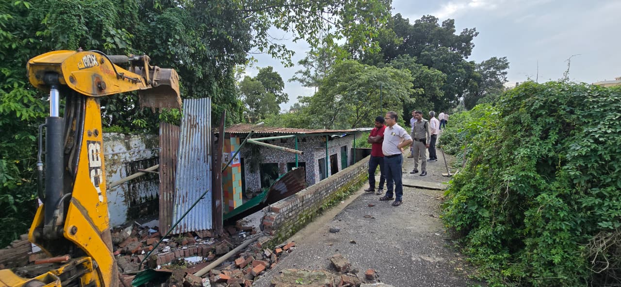 एक्शन: सरकारी भूमि पर अवैध निर्माण ध्वस्त, जिला प्रशासन का अतिक्रमण पर कड़ा प्रहार जारी