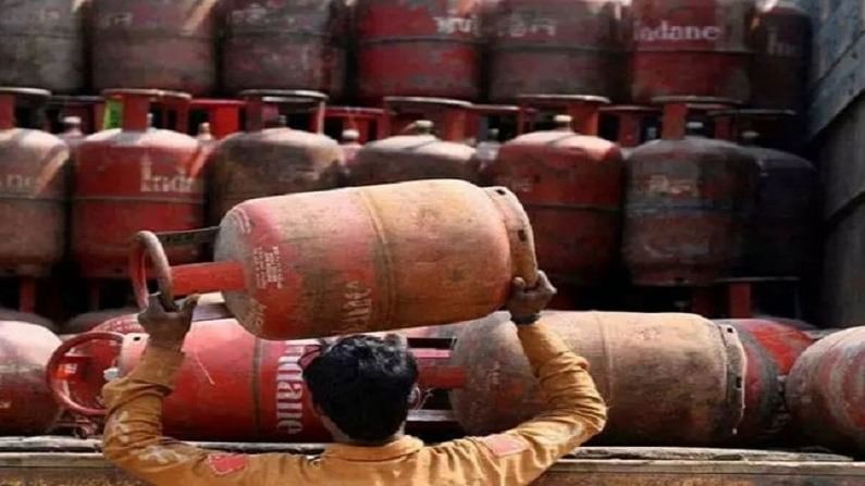 शिकंजा:तीर्थनगरी में एलपीजी गैस की कालाबाजरी का भंडाफोड़, डीएसओ व पुलिस की संयुक्त छापेमारी