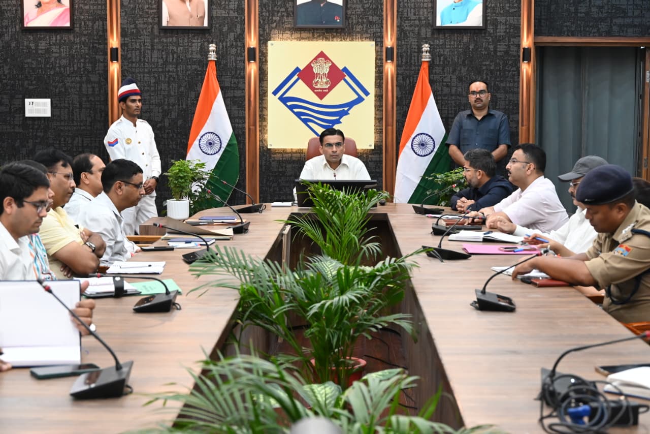 एहतियात: यूपी में बर्ड फ्लू की पुष्टि के बाद देहरादून में अलर्ट, डीएम ने बुलाई बैठक