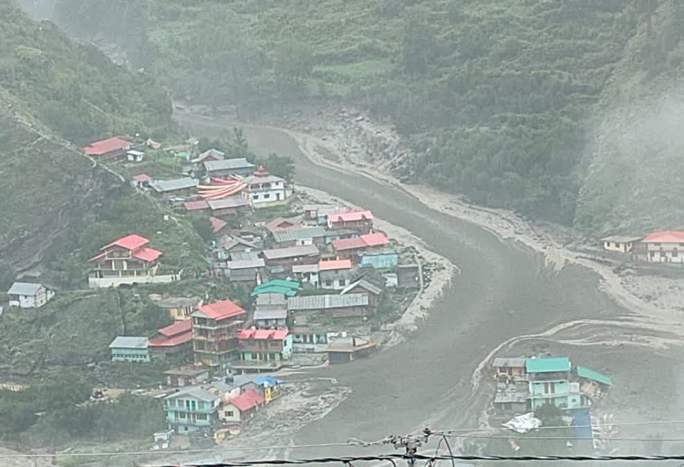 बादल फटने से आई विनाशकारी बाढ़, चार की मौत, 10 से 12 मजदूरों के दबे होने की आशंका