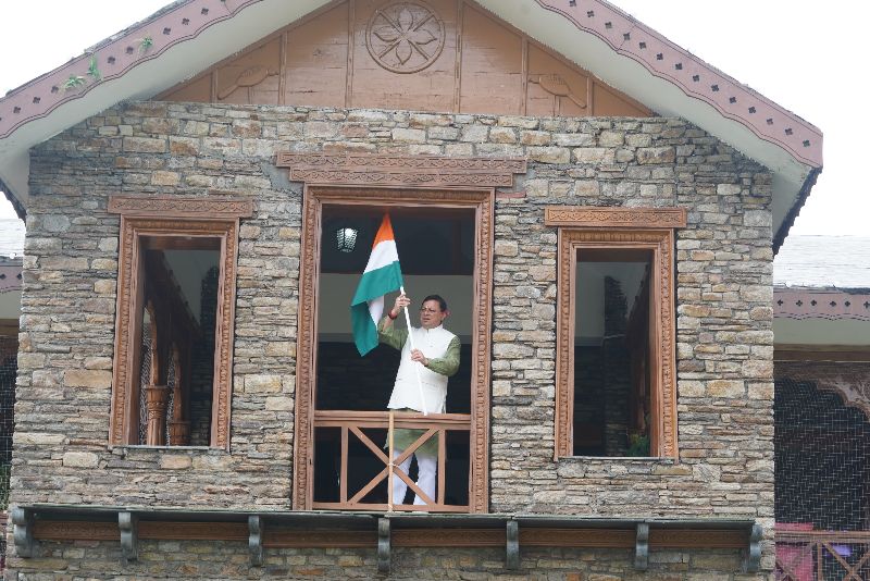 राज-काज: सीएम धामी ने सीएम आवास पर फहराया तिरंगा, बताया राष्ट्रभक्ति का अभियान
