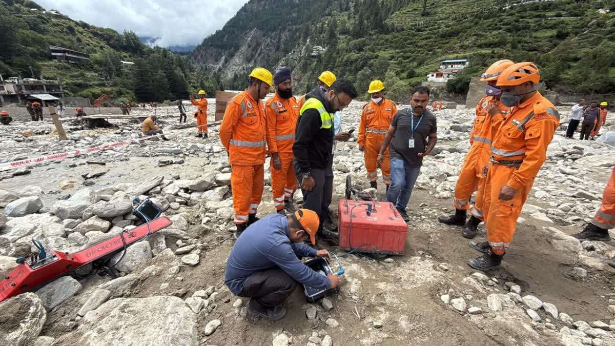 रेस्क्यू : आठ जगहों पर दिए कैडेवर डॉग्स ने संकेत, खुदाई करते समय निकल आया पानी