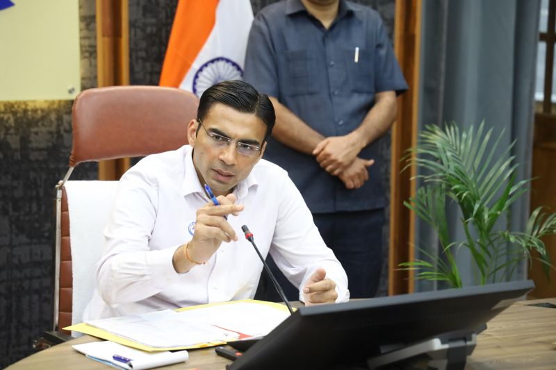 जिलाधिकारी के आदेश पर रिहान की फीस हुई माफ