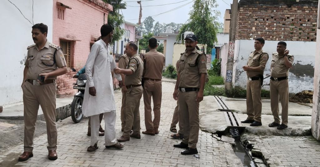 सनसनी: बाप व बेटे को मारी गोली, मची अफरा तफरी,जांच शुरू