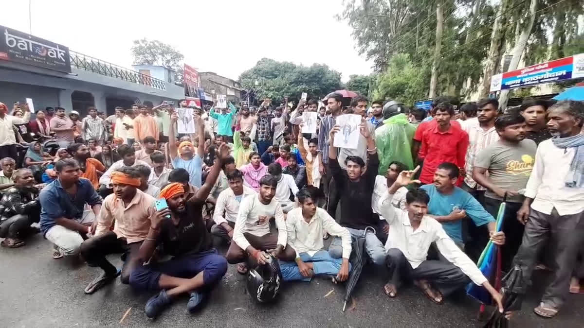 सनसनी: खेत में दबी मिली बच्चे की सिर कटी लाश, परिजनों ने किया पुलिस चौकी का घेराव