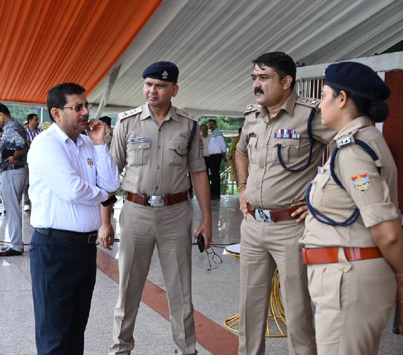 तैयारी: स्वतंत्रता दिवस परेड की फुल ड्रेस रिहर्सल का एसएसपी ने किया निरीक्षण