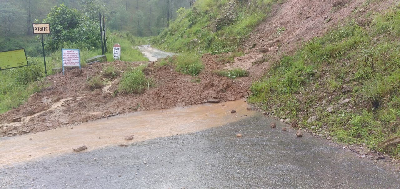 आफ़त: भारी बारिश से अल्मोड़ा और बागेश्वर में कई सड़कें बंद, दो राजमार्ग भी प्रभावित