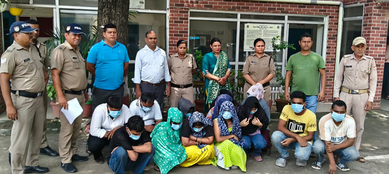 भंडाफोड़: पुलिस ने किया सैक्स रैकेट का खुलासा, महिलाएं व 5 पुरुष गिरफ्तार