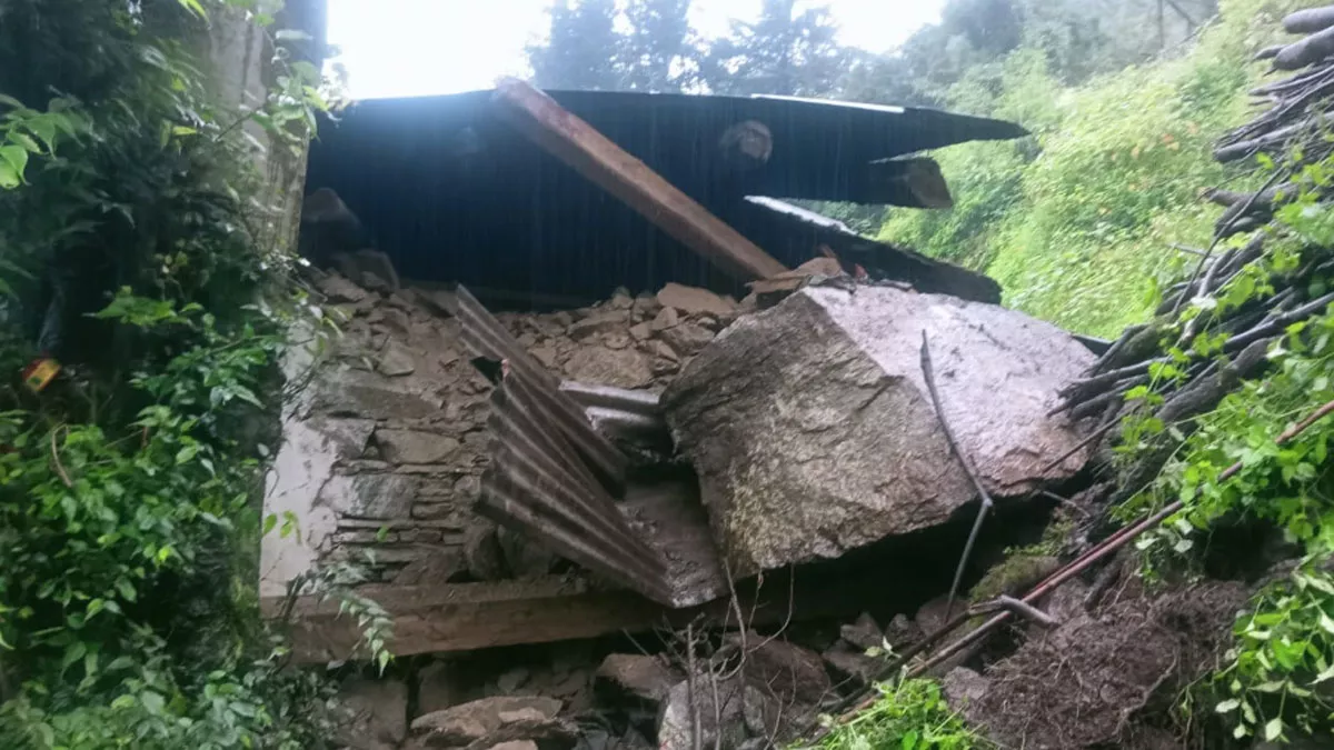 कहर: पौड़ी में बादल फटने से पांच लोग पानी के सैलाब में बहे,तलाश जारी