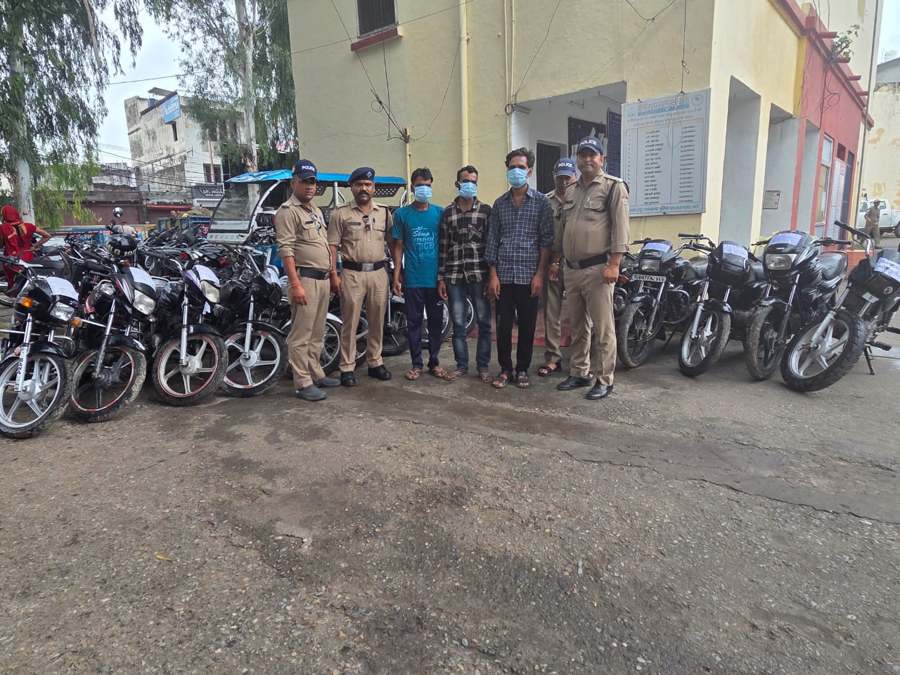 कामयाबी: अंतर्राज्यीय बाइक चोर गैंग के तीन सदस्य गिरफ्तार, 11 बाइक बरामद