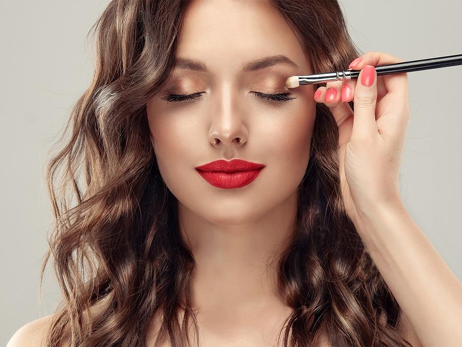 श्रृंगार: आईशैडो लगाते समय न करें ये गलतियां, बिगड़ सकता है पूरा लुक