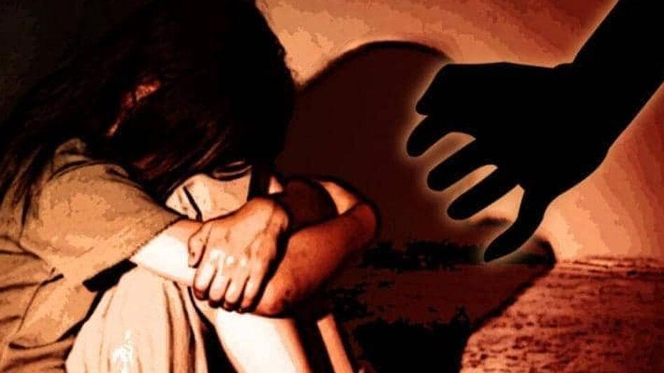 शर्मनाक: नाबालिग बेटी ने की सौतेले पिता के खिलाफ कार्रवाई की मांग, मां की मौत के बाद थी गंदी नजर