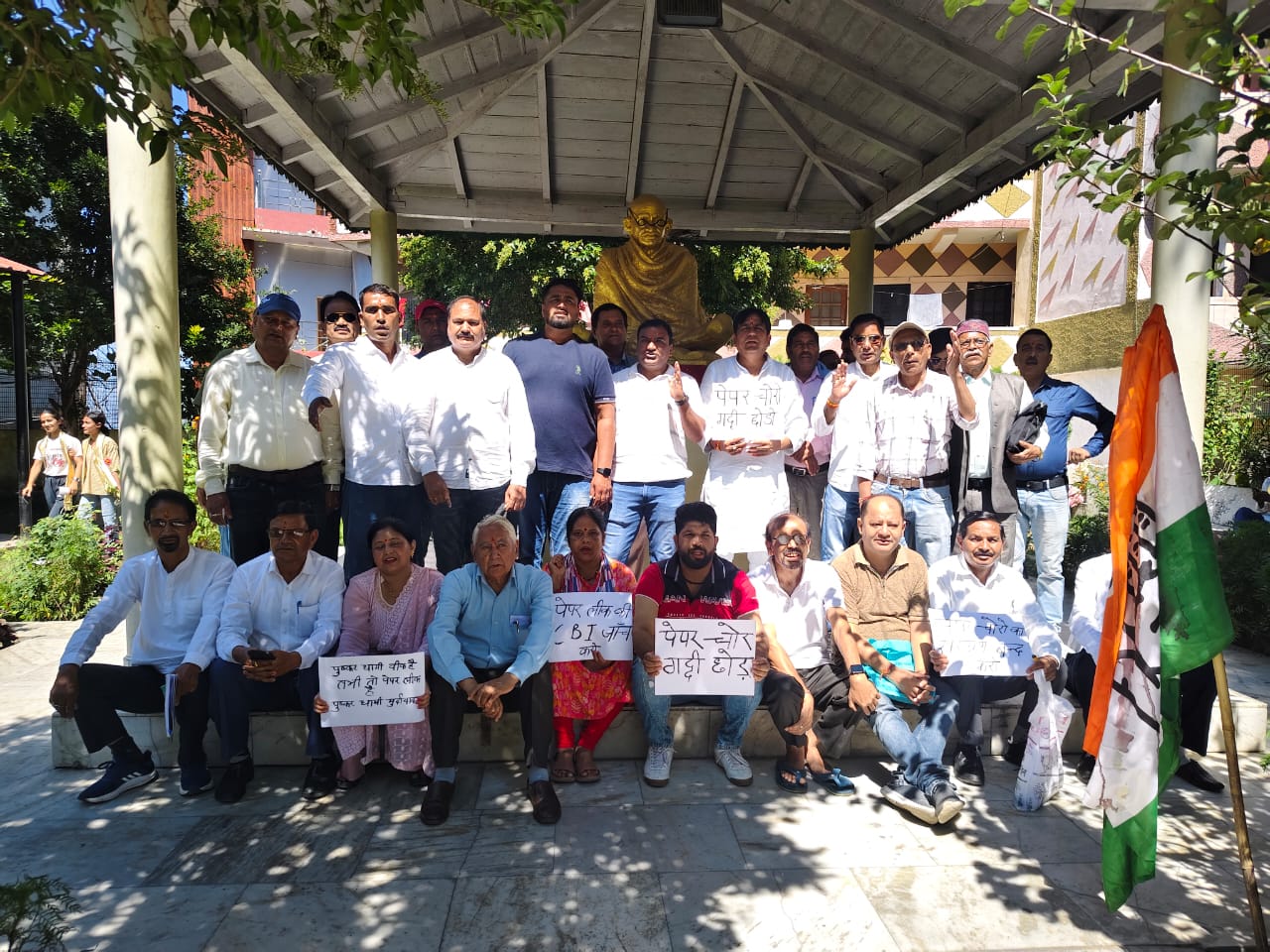 पेपर लीक प्रकरण: कांग्रेस ने किया धरना-प्रदर्शन, भाजपा सरकार पर लगाए आरोप