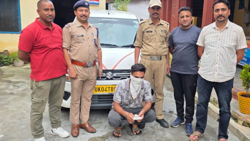 कामयाबी : 3.38 लाख की स्मैक के साथ टैक्सी चालक गिरफ्तार, चेकिंग के दौरान चढ़ा हत्थे