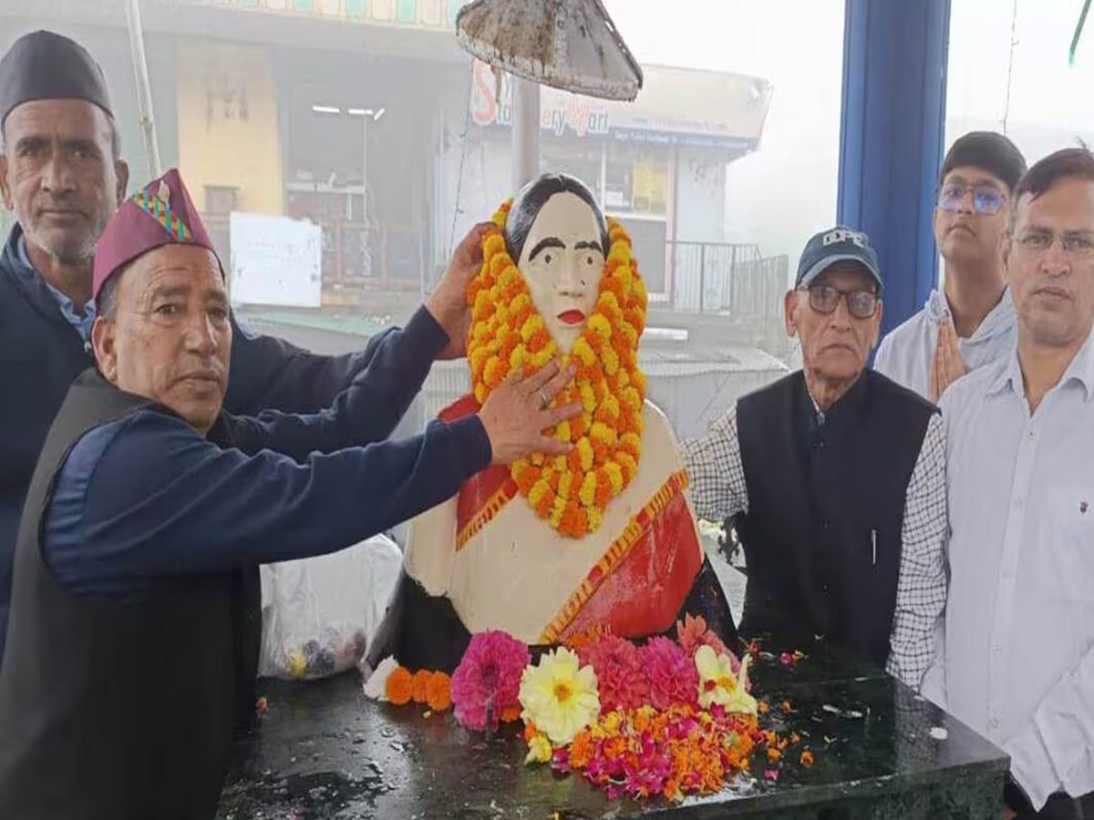 स्मरण: मसूरी गोलीकांड में शहीद बेलमती चौहान व हंसा धनाई को दी गई भावभीनी श्रद्धांजलि