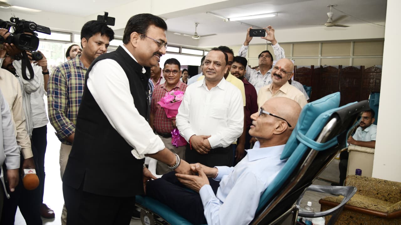 महादान: सचिवालय संघ के तत्वाधान में हुआ स्वास्थ्य एवं रक्तदान शिविर का आयोजन