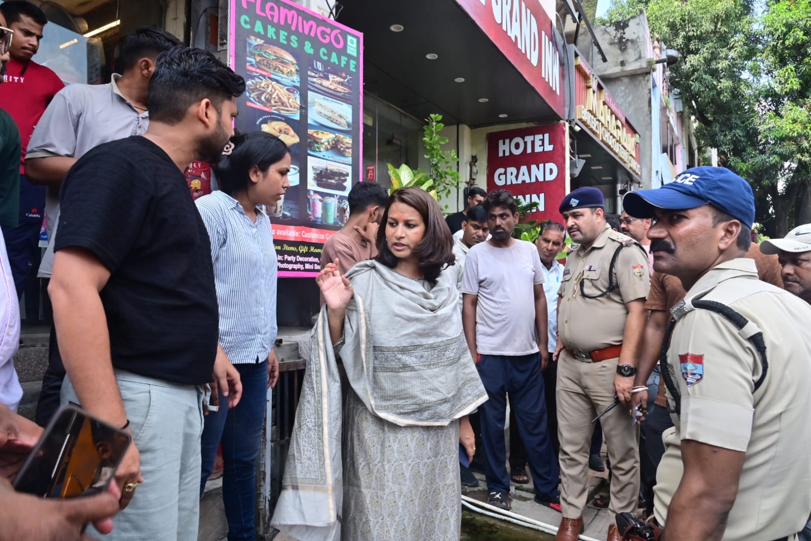 एक्शन :नगर निगम एवं जिला प्रशासन द्वारा चलाया गया ‘सुव्यवस्थित फुटपाथ’अभियान  