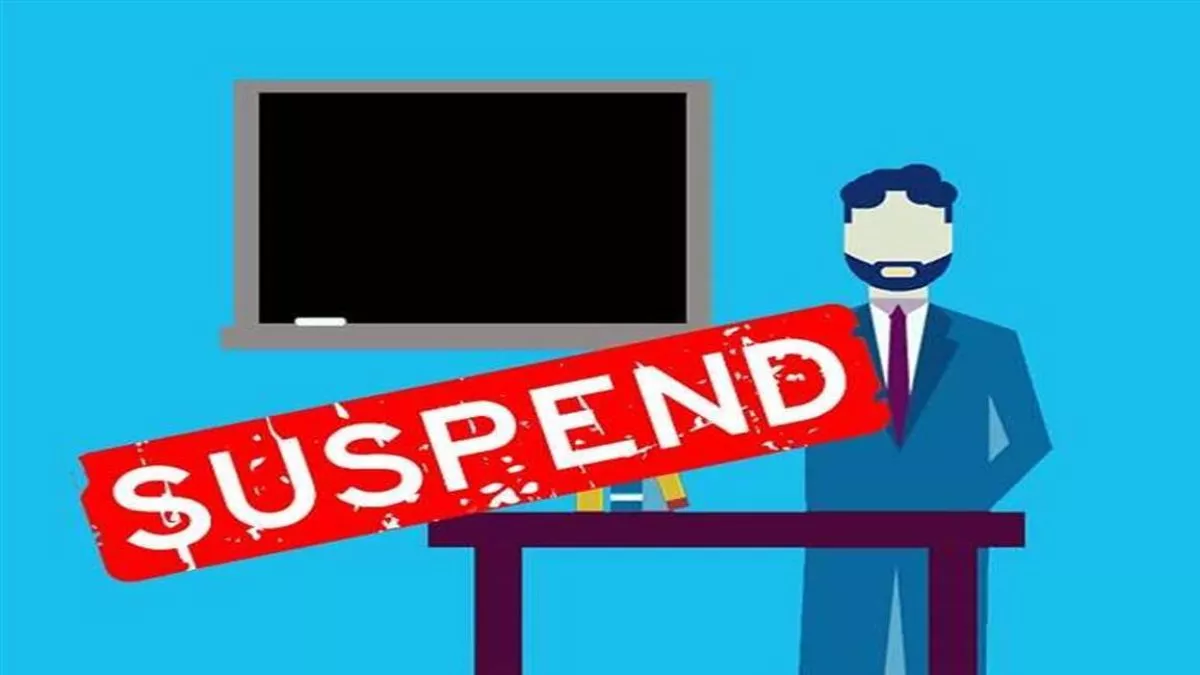 सबक: छात्रों से अपनी कार धुलवा रहे थे तिवाड़ी गुरू जी, वीडियो वायरल हुआ तो हो गए निलंबित