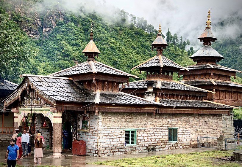 असहमति: लोक पंचायत ने हनोल मंदिर समिति के फैसले का किया विरोध, डीएम को भेजा ज्ञापन